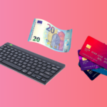 Afbeelding van een toetsenbord, een creditcard en een briefje van twintig euro, die samen symbool staan voor affiliate marketing. Het toetsenbord vertegenwoordigt de online aspecten van deze marketingstrategie, terwijl de creditcard en het geld verwijzen naar inkomsten en financiële transacties die voortkomen uit promoties en commissies in affiliate marketing.